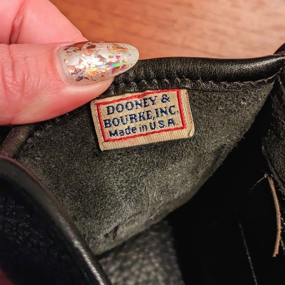 Vintage Dooney and Bourke Crossbody - Picture 5 of 7